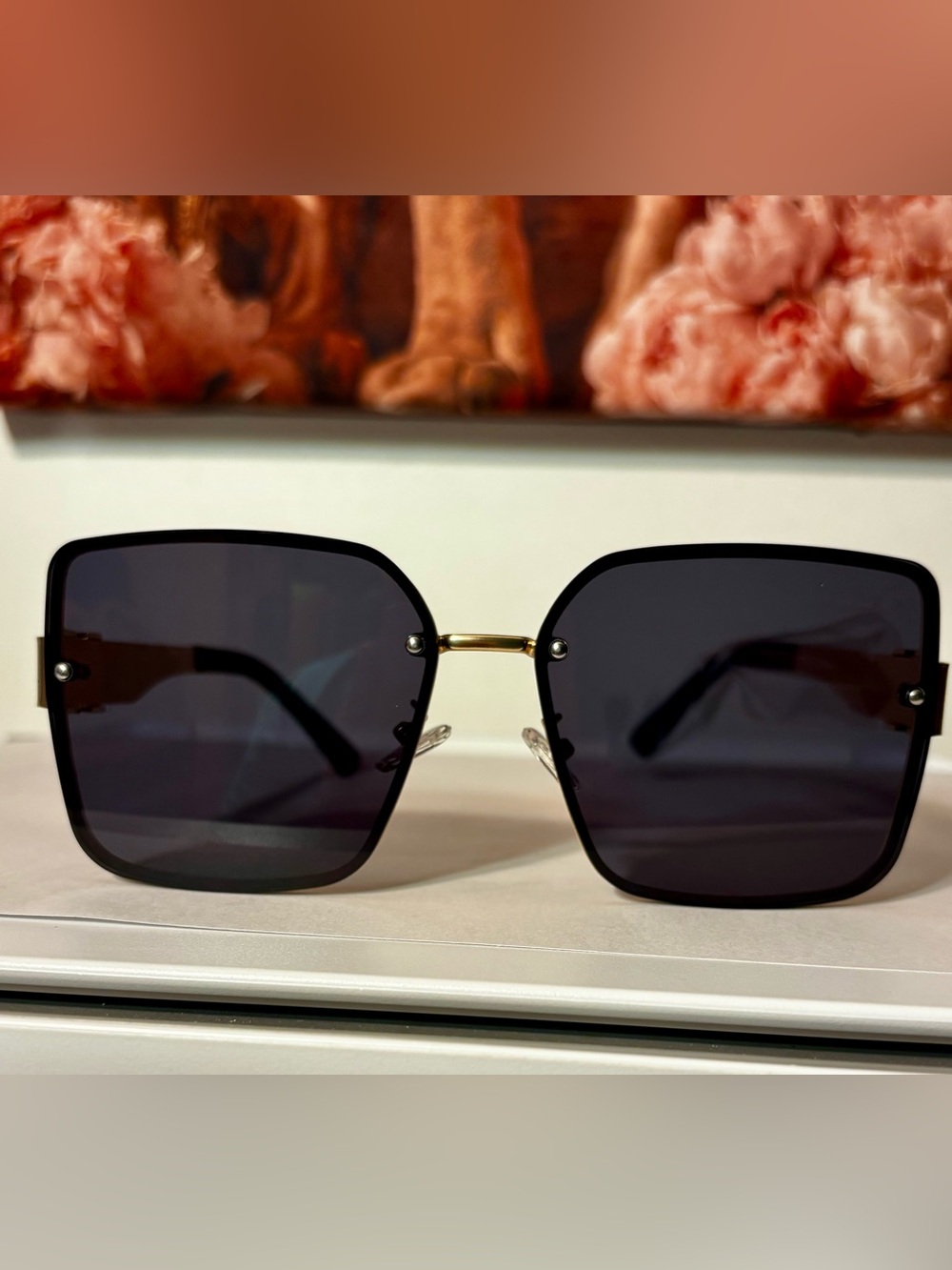 Men’s Fashion Black Square Sunglasses with Gold Bridge